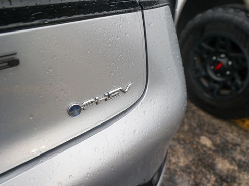 Used 2025 Toyota Prius Plug-In Hybrid FWD image 12