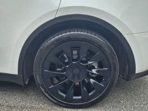 Used 2023 Tesla Model Y Long Range AWD/4WD image 19