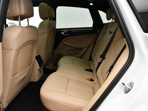 Used 2025 Porsche Macan image 43