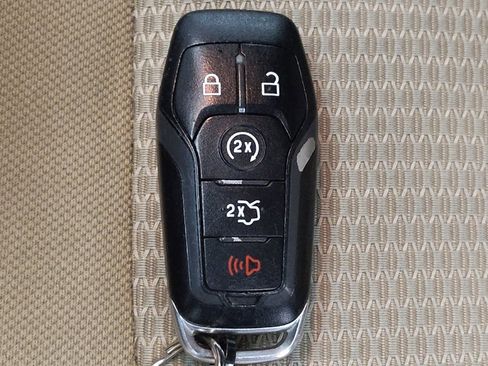 Used 2017 Ford Explorer XLT w/ Equipment Group 201A image 32