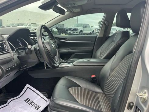 Used 2020 Toyota Camry SE FWD image 5