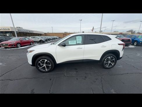 Used 2024 Chevrolet Trax RS w/ Driver Confidence Package image 5