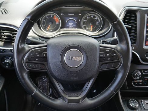 Used 2019 Jeep Cherokee Trailhawk w/ Comfort/Convenience Group AWD/4WD image 18