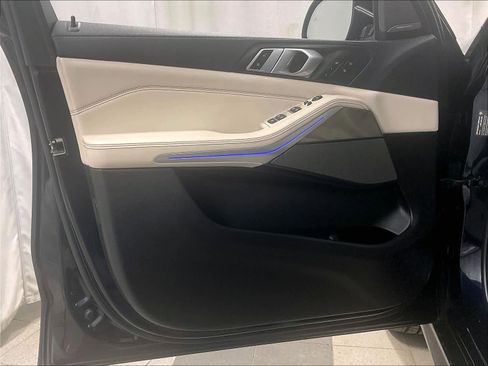 Used 2021 BMW X5 M50i w/ Executive Package image 8