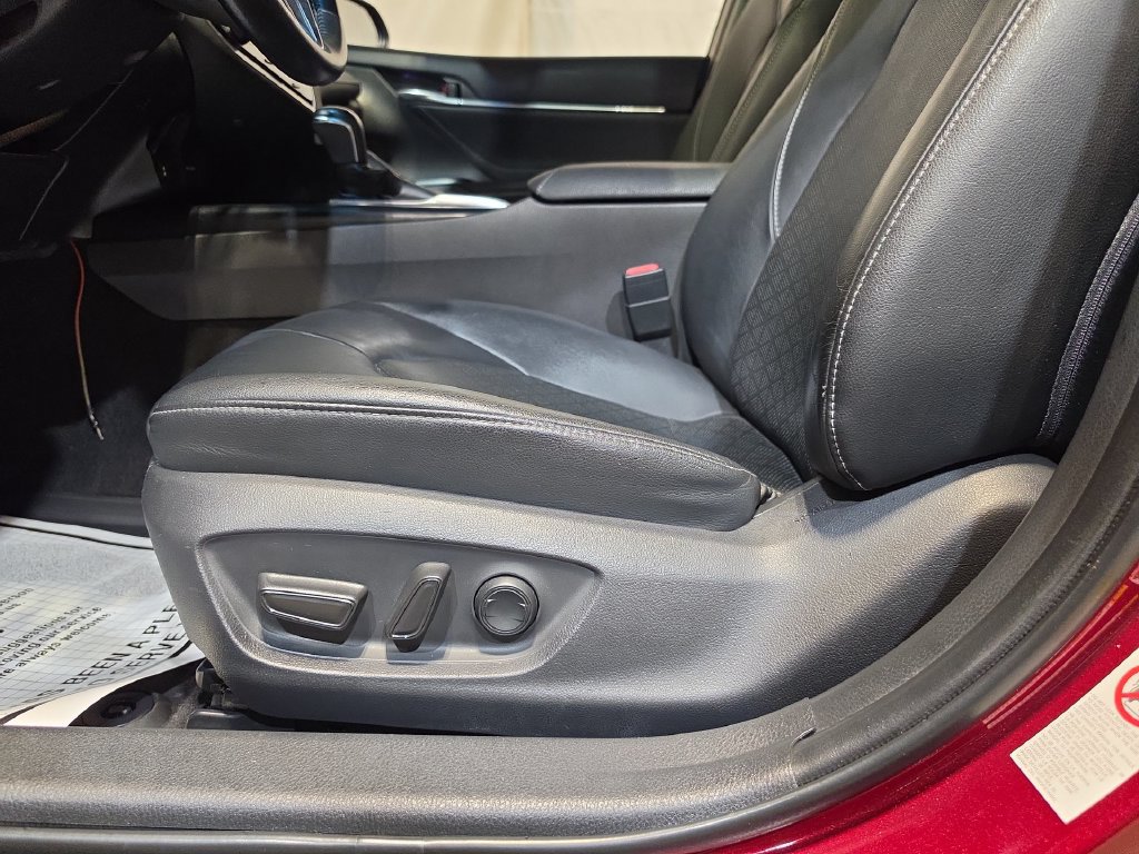 Used 2018 Toyota Camry XSE FWD image 14