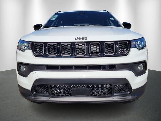 Used 2026 Jeep Compass Latitude AWD/4WD image 2
