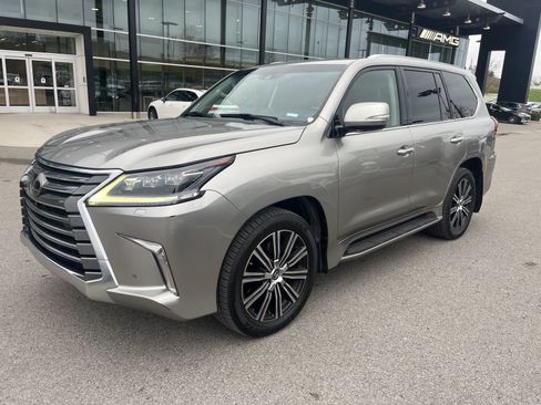 Used 2018 Lexus LX 570 4WD w/ Luxury Package image 3