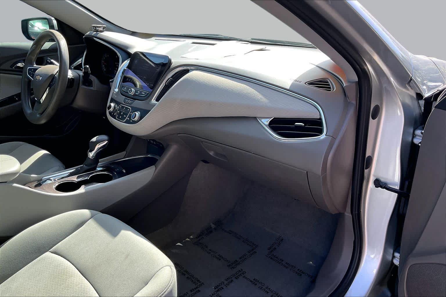 Used 2021 Chevrolet Malibu LT FWD image 16