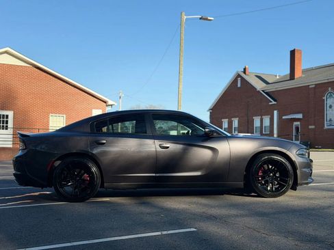 Used 2020 Dodge Charger SXT w/ Leather Interior Group RWD image 7