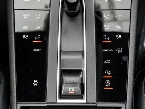 Certified 2025 Porsche Macan image 21