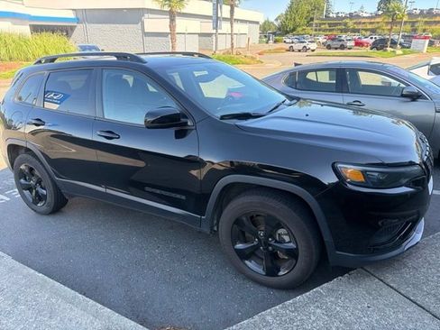 Used 2021 Jeep Cherokee Latitude Plus AWD/4WD image 5