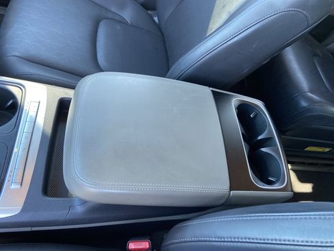 Used 2025 Kia Carnival FWD image 47