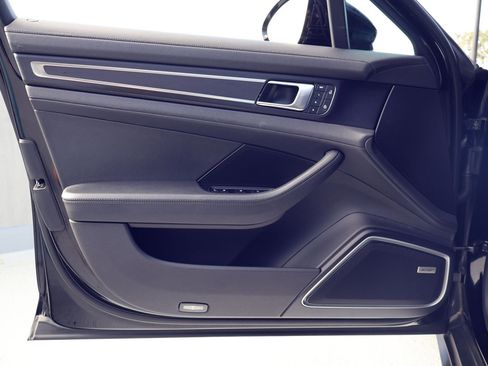 Certified 2023 Porsche Panamera 4 Platinum Edition image 13