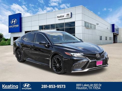 Used 2021 Toyota Camry XSE FWD image 3
