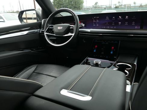 Used 2025 Cadillac Escalade Premium Luxury image 23