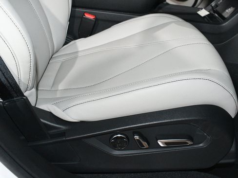 Used 2025 Acura RDX SH-AWD image 14