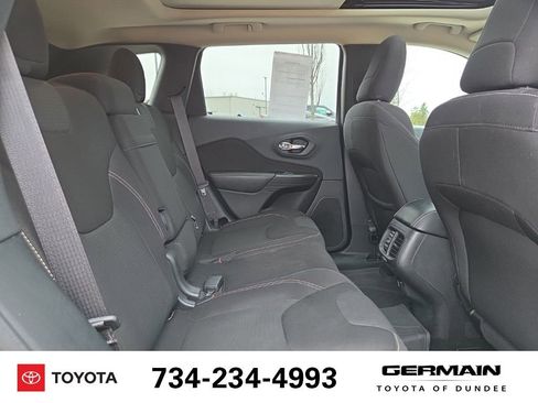 Used 2015 Jeep Cherokee Latitude w/ Comfort/Convenience Group image 19