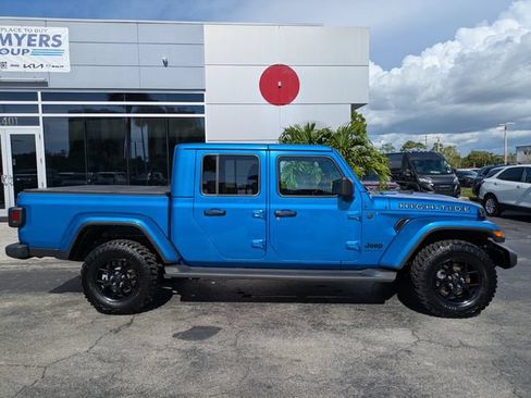 Certified 2025 Jeep Gladiator Sport AWD/4WD image 3