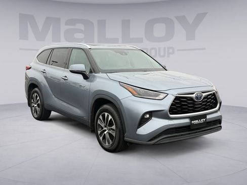 Used 2021 Toyota Highlander XLE image 7