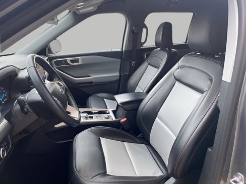 Certified 2023 Ford Explorer XLT w/ Equipment Group 202A image 9