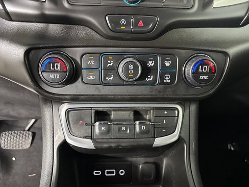Used 2022 GMC Terrain SLE w/ Driver Convenience Package AWD/4WD image 18