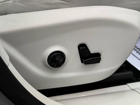 Used 2019 Jeep Cherokee Limited AWD/4WD image 13