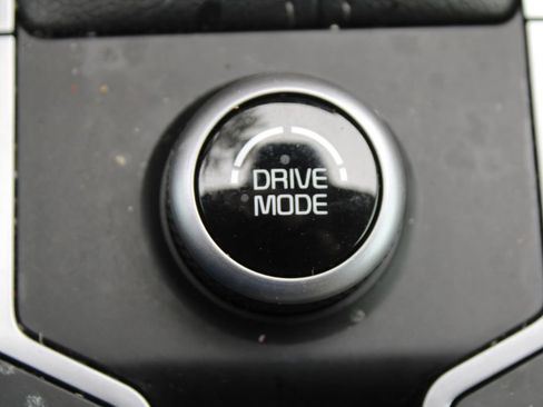 Certified 2025 Kia Sorento S w/ Panoramic Sunroof Package image 36