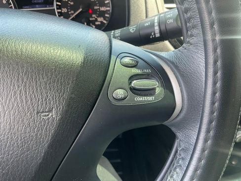 Used 2018 Nissan Pathfinder SV FWD image 31