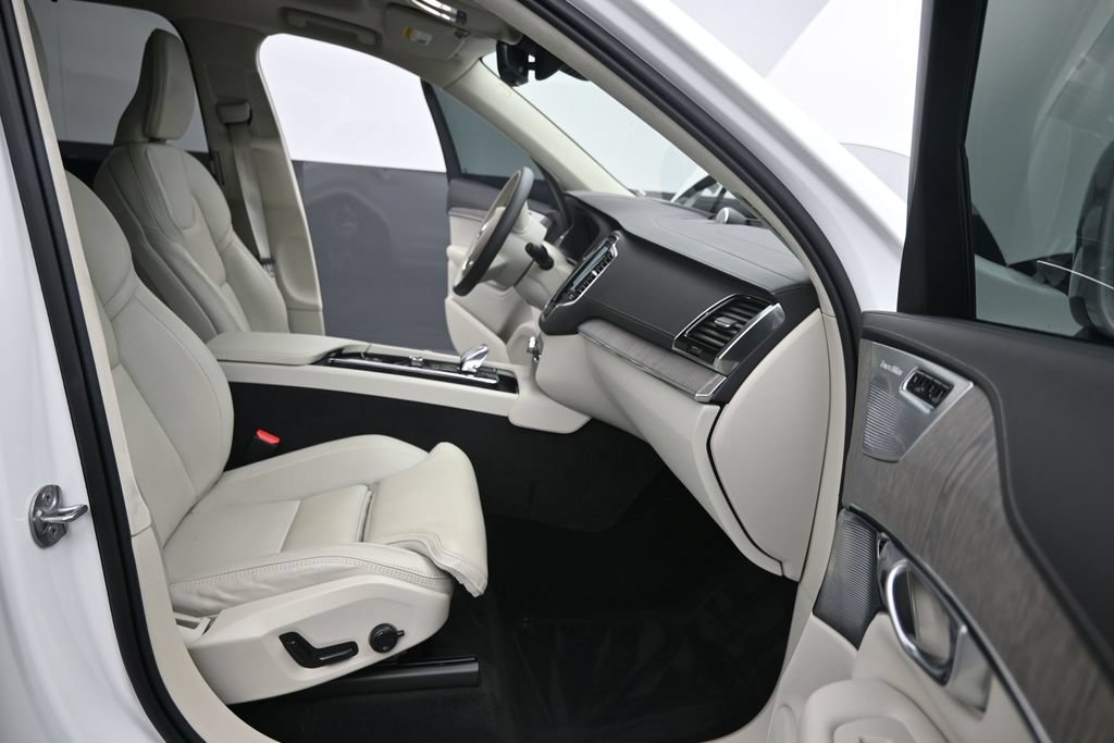 Certified 2024 Volvo XC90 B6 Ultimate w/ Lounge Package AWD/4WD image 14