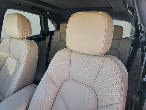 Certified 2025 Porsche Macan S image 6