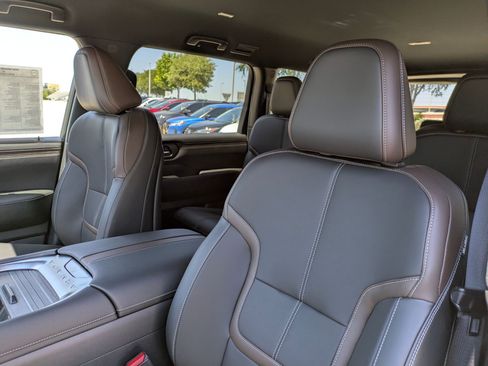 New 2026 Nissan Armada SL w/ Captain's Chari Seat Package image 9