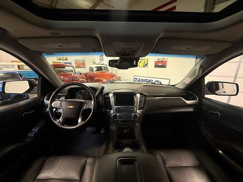 Used 2019 Chevrolet Suburban LT w/ Luxury Package AWD/4WD image 19