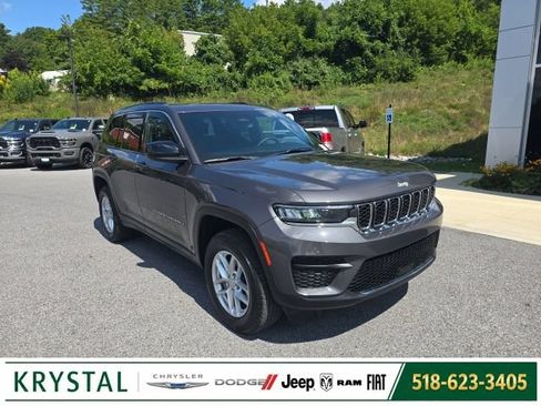 Certified 2025 Jeep Grand Cherokee Laredo X AWD/4WD image 1