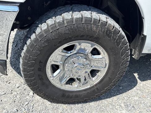 Used 2024 RAM 2500 Tradesman w/ Chrome Appearance Group AWD/4WD image 10