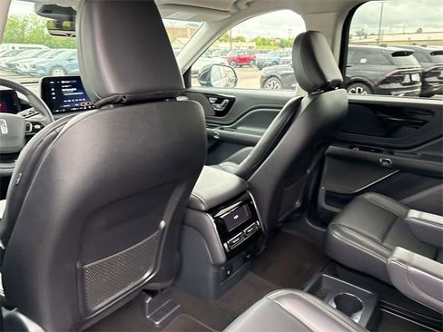 Certified 2025 Lincoln Aviator AWD image 18