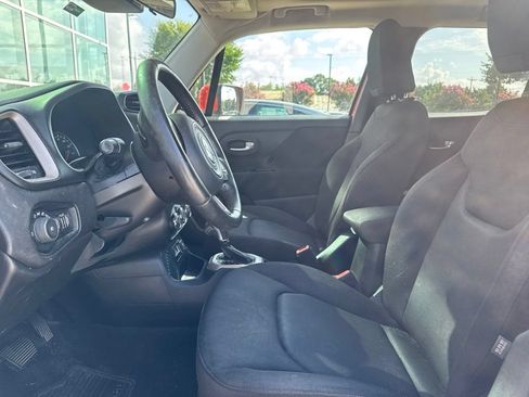 Used 2016 Jeep Renegade Latitude FWD image 15