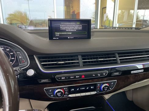 Used 2017 Audi Q7 3.0T Prestige AWD/4WD image 5