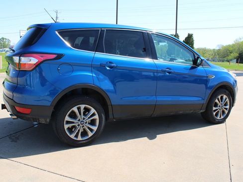 Used 2017 Ford Escape SE image 5