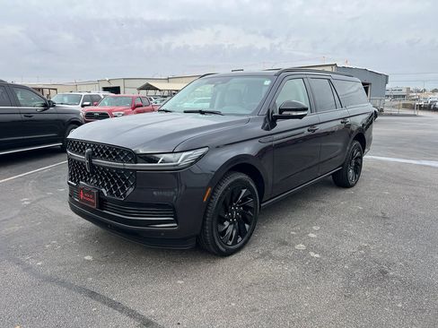 New 2026 Lincoln Navigator L Reserve w/ Jet Appearance Package image 3