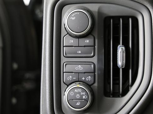 Used 2022 Chevrolet Silverado 2500 Custom w/ Custom Value Package image 23