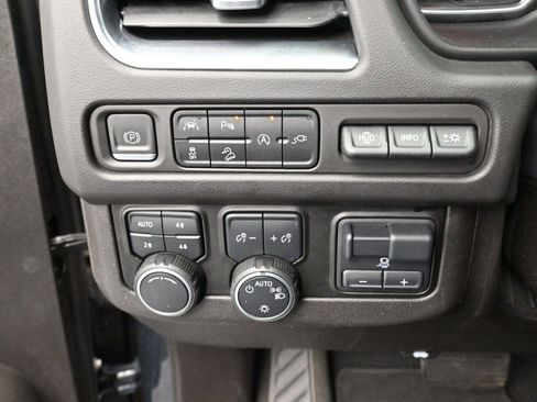 Used 2021 Chevrolet Tahoe Premier w/ Premium Package image 24