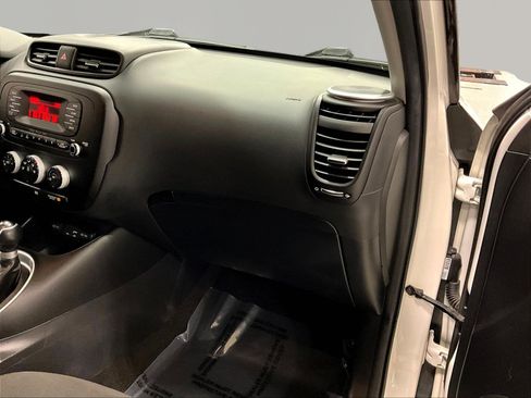 Used 2016 Kia Soul FWD image 26