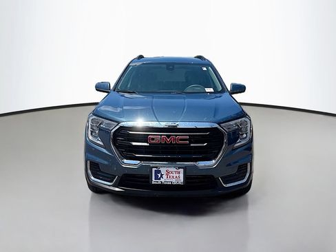 Used 2024 GMC Terrain SLE w/ Driver Convenience Package FWD image 2