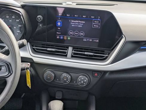Used 2024 Chevrolet Trax LS w/ LS Convenience Package FWD image 18