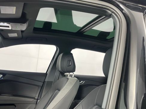 Used 2023 Audi Q4 e-tron Prestige image 16