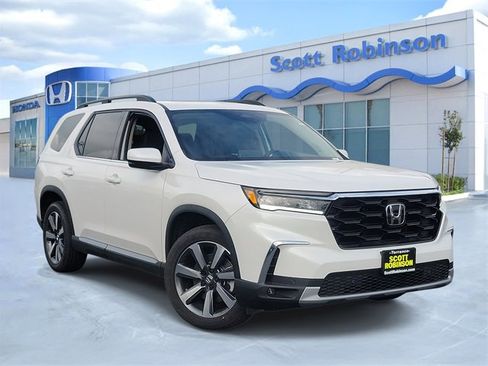 New 2025 Honda Pilot Touring image 1