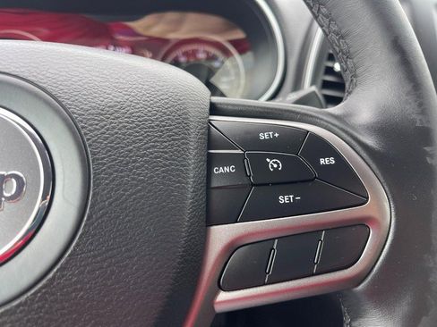 Used 2019 Jeep Cherokee Latitude Plus w/ Safety Group image 31