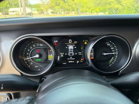 Used 2023 Jeep Wrangler Unlimited w/ 8.4" Radio Group AWD/4WD image 9