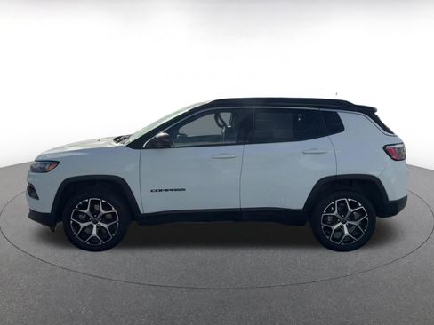 Used 2025 Jeep Compass Limited image 9