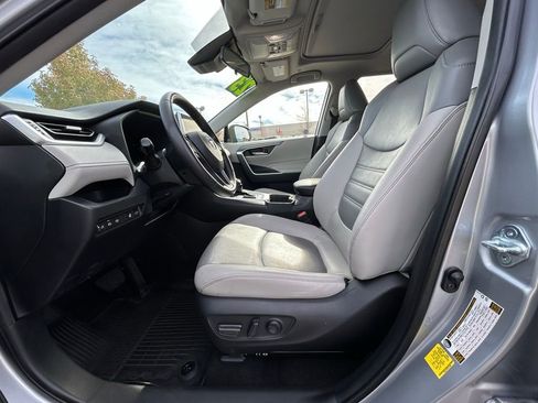 Used 2023 Toyota RAV4 XLE Premium image 12